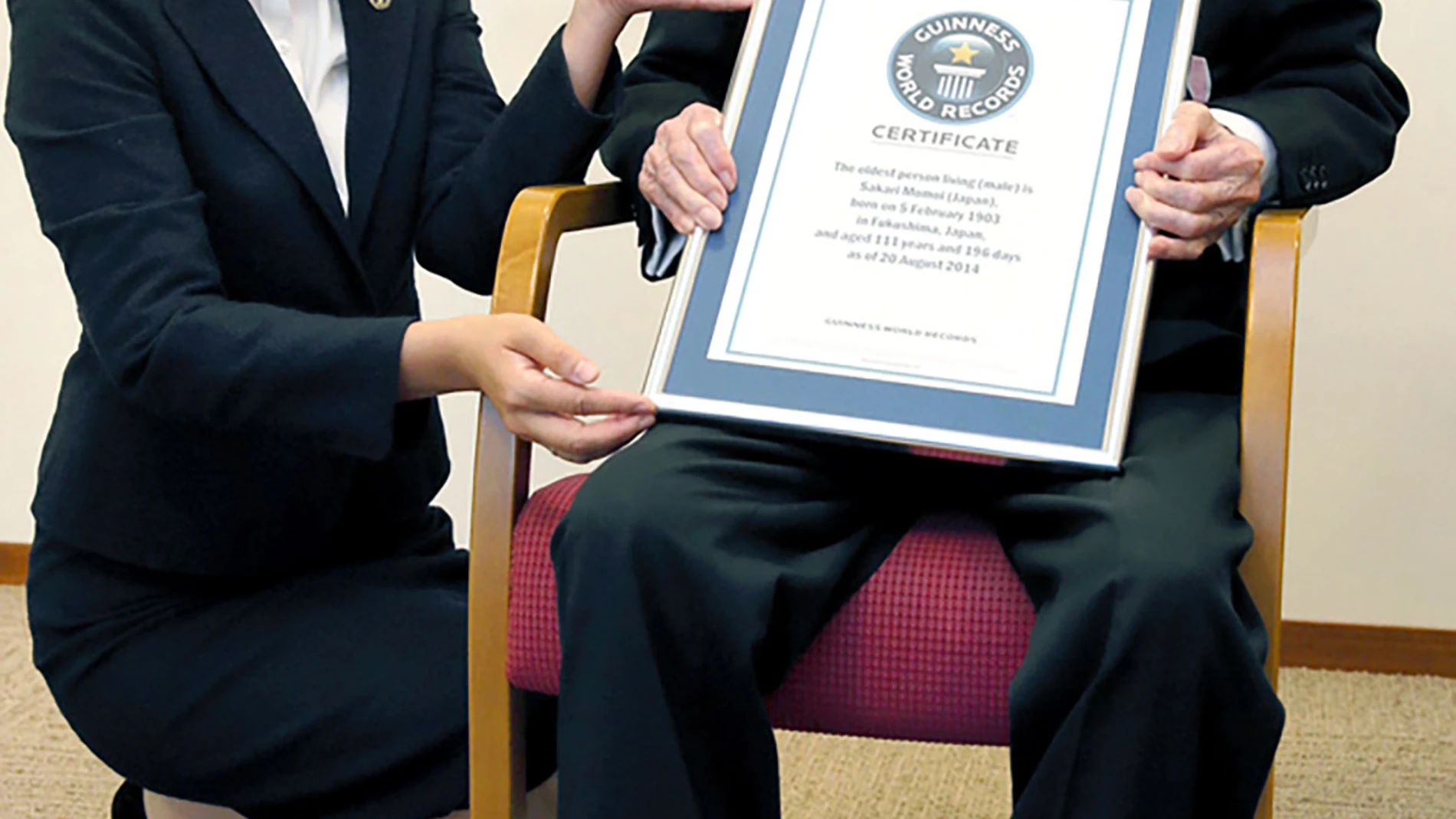 Sakari Momoi fue nombrado por Guiness como el hombre más viejo del mundo Sakari Momoi fue nombrado por Guiness como el hombre más viejo del mundo