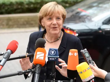 Merkel atiende a los periodistas en Bruselas Merkel atiende a los periodistas en Bruselas