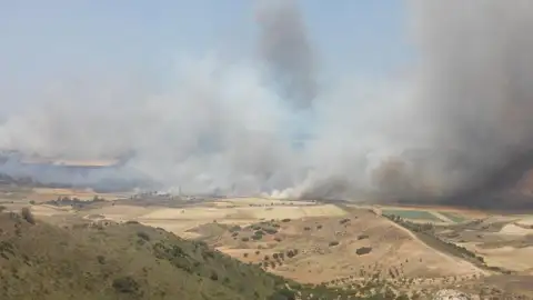 Dos pueblos evacuados por un incendio declarado en Humanes, Guadalajara Dos pueblos evacuados por un incendio declarado en Humanes, Guadalajara