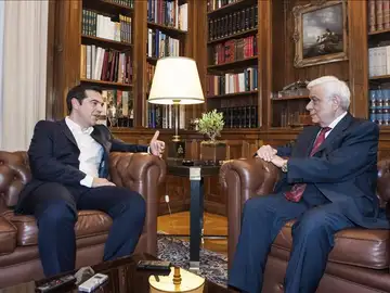 Tsipras mantiene reuniones con el presidente y la oposición sobre las negociaciones Tsipras mantiene reuniones con el presidente y la oposición sobre las negociaciones