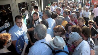 Las negociaciones entre Grecia y los acreedores se retrasan al martes por 