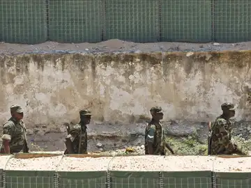 Soldados de la Misión de la Unión Africana en Somalia (AMISOM) Soldados de la Misión de la Unión Africana en Somalia (AMISOM)