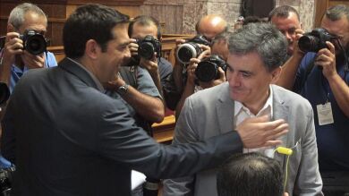Tsakalotos defiende la propuesta de Tsipras y asegura que es mejor que la anterior