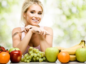 Tomar verduras y frutas mejora la salud.