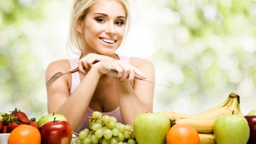 Tomar verduras y frutas mejora la salud.