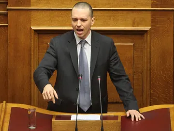 Ilias Kasidiaris en el Parlamento Griego Ilias Kasidiaris en el Parlamento Griego