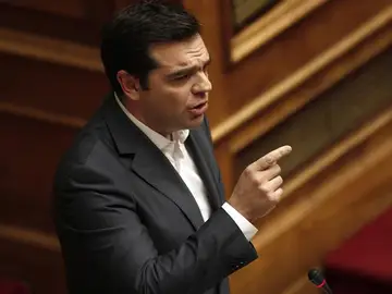 El primer ministro griego, Alexis Tsipras, en la sede del Parlamento, en Atenas (Grecia) El primer ministro griego, Alexis Tsipras, en la sede del Parlamento, en Atenas (Grecia)