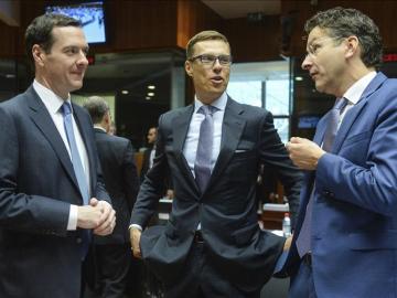 El Eurogrupo acuerda 7.000 millones para Grecia y ve bases para un nuevo rescate