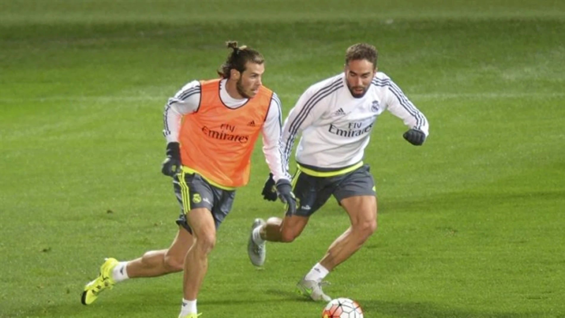 Gareth Bale y Carvajal durante el entrenamiento Gareth Bale y Carvajal durante el entrenamiento