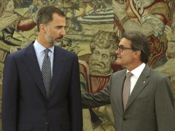 El Rey Felipe VI y Artur Mas durante la reunión en el Palacio de la Zarzuela