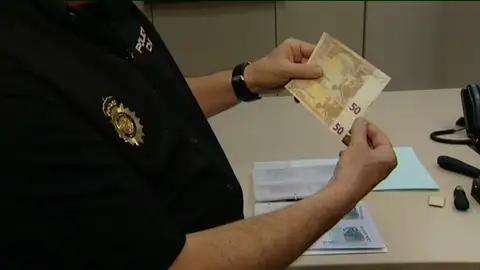 Diez detenidos en Almería y Murcia eb una operación contra una mafia de falsificadores Diez detenidos en Almería y Murcia eb una operación contra una mafia de falsificadores