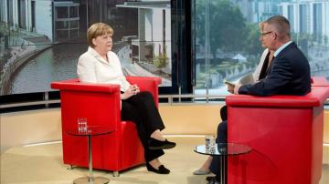 Angela Merkel en una entrevista en la radiotelevisión pública alemanaAngela Merkel en una entrevista en la radiotelevisión pública alemana
