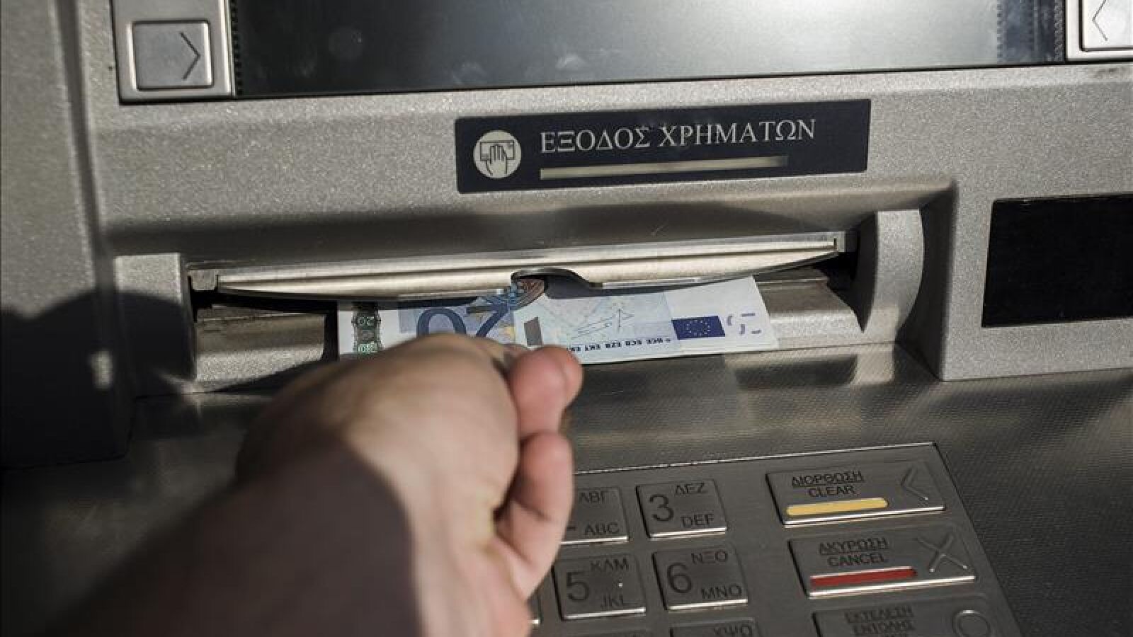 Grecia amanece con los bancos abiertos tras 21 días de corralito