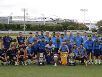 Kobe Bryant, con la plantilla del Barça Kobe Bryant, con la plantilla del Barça