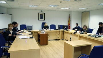 El tribunal durante la vista oral entre el Eibar, Elche y Liga de Fútbol Profesional