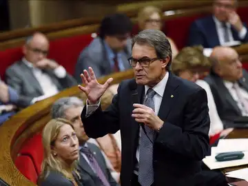 Mas tilda de "ignorante" a Rivera y "hooligan" al PP en un pleno de precampaña. Mas tilda de "ignorante" a Rivera y "hooligan" al PP en un pleno de precampaña.