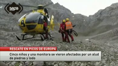 Cinco menores y una monitora heridos por una avalancha de rocas y lodo