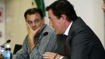 Juan Anguix, en una rueda de prensa durante su etapa como presidente del Elche.