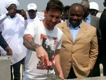 Leo Messi, durante su visita a Gabón Leo Messi, durante su visita a Gabón