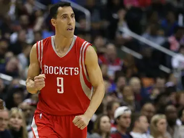 Pablo Prigioni con su antiguo equipo, los Houston Rockets Pablo Prigioni con su antiguo equipo, los Houston Rockets