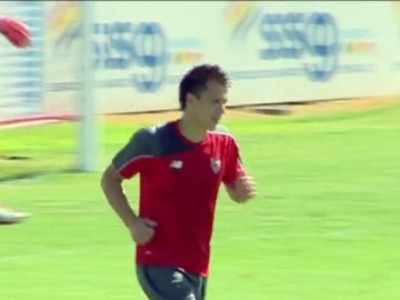 Konoplyanka, durante un entrenamiento con el Sevilla