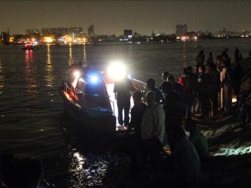 Un grupo de personas participa en las labores de rescate