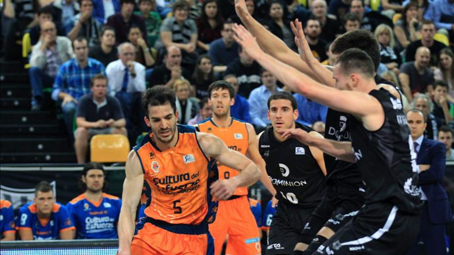 Pau Ribas con el Valencia Basket.