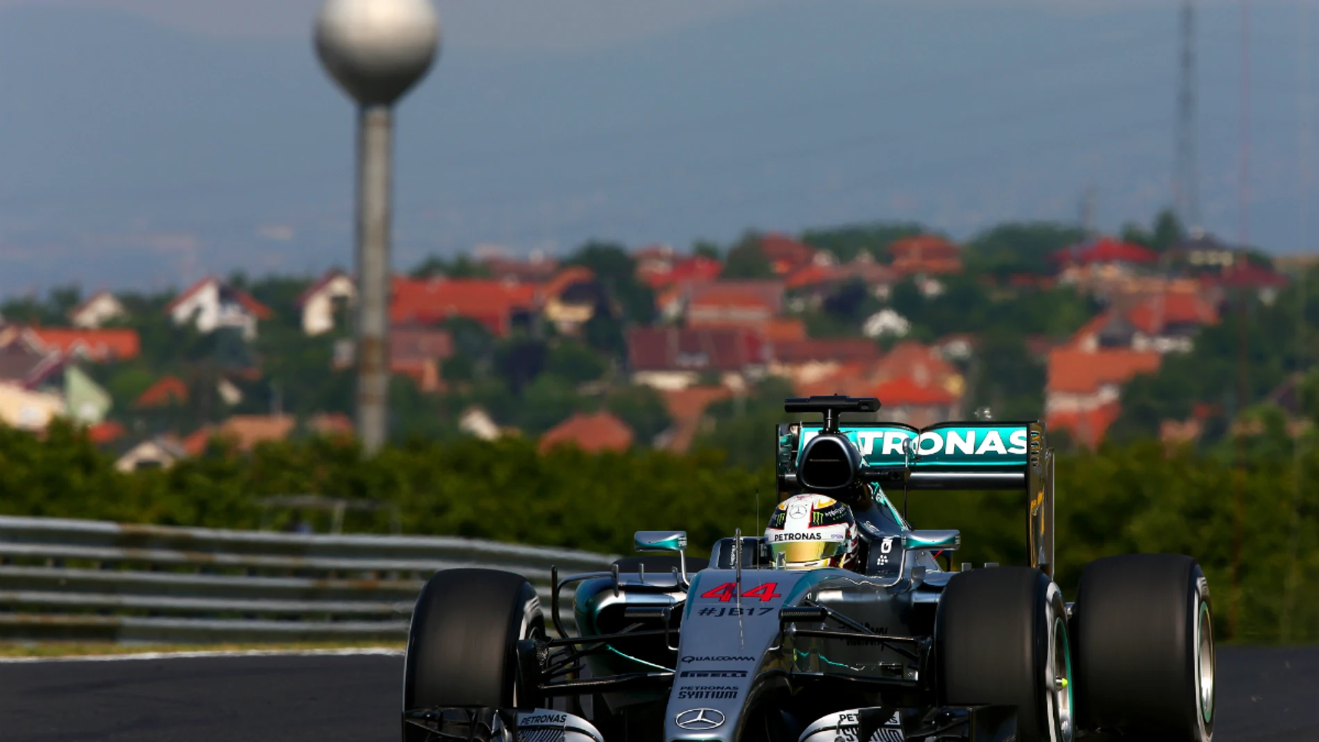 Hamilton rueda en Hungaroring