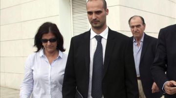 El empresario Joaquim Sumarroca y su hija Susana, a su salida de los juzgados