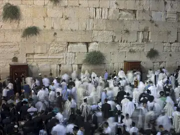 Decenas de palestinos intentaron impedir el acceso de turistas Decenas de palestinos intentaron impedir el acceso de turistas