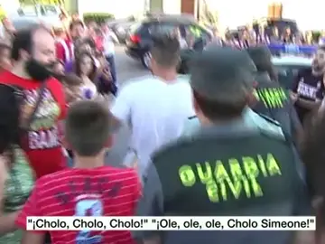 Simeone, aclamado en el viaje del Atlético Simeone, aclamado en el viaje del Atlético