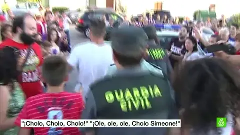 Simeone, aclamado en el viaje del Atlético Simeone, aclamado en el viaje del Atlético