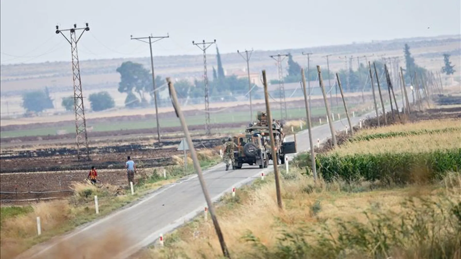 Tropas turcas patrullando la frontera Tropas turcas patrullando la frontera