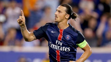 Zlatan Ibrahimovic celebra un gol con el París Saint-Germain
