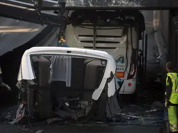 El autobús siniestrado en Lille El autobús siniestrado en Lille
