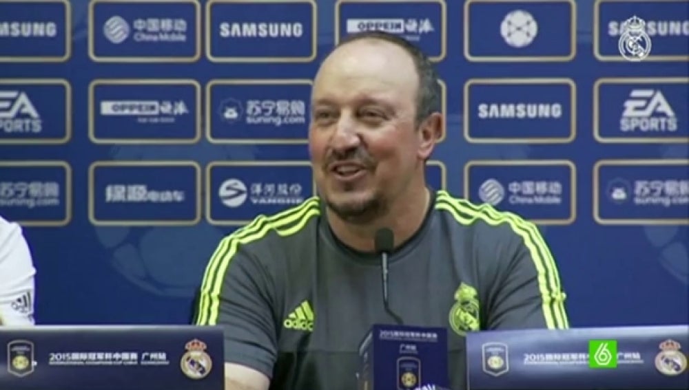 Rafa Benítez en sala de prensa