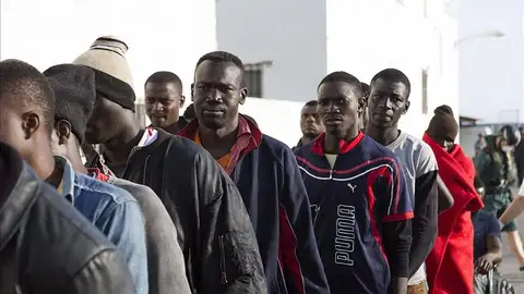 Localizan al noroeste de Alborán una patera ocupada por 45 inmigrantes Localizan al noroeste de Alborán una patera ocupada por 45 inmigrantes