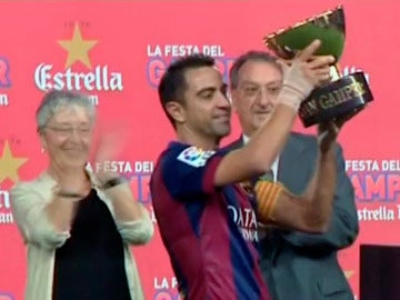 Xavi recoge el trofeo Joan Gamper