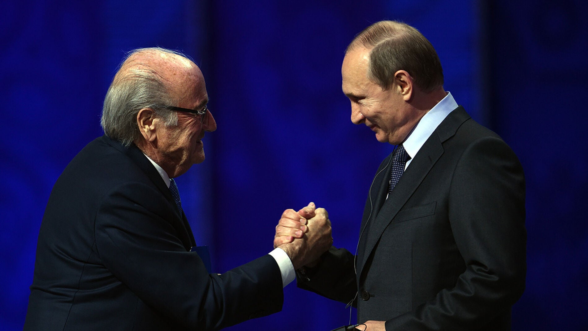 Putin y Blatter, salud&aacute;ndose