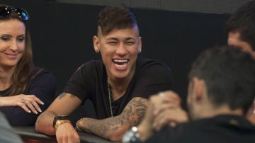 Neymar jugando al Poker en acto benéfico