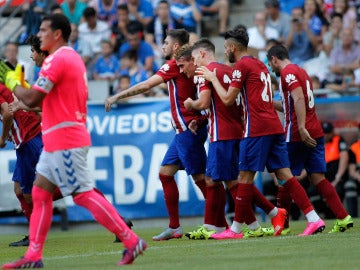 Griezmann y Vietto celebran el 0-2 ante el Oviedo