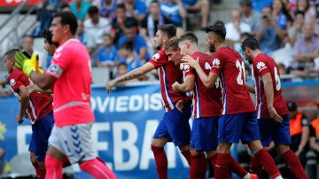 Griezmann y Vietto celebran el 0-2 ante el Oviedo