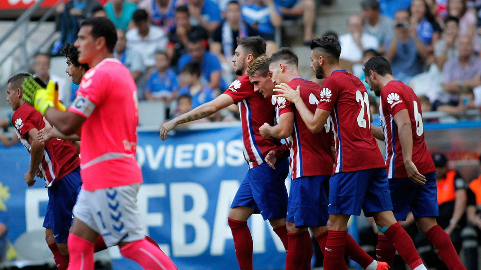 Griezmann y Vietto celebran el 0-2 ante el Oviedo Griezmann y Vietto celebran el 0-2 ante el Oviedo
