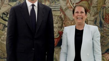  El Rey Felipe VI posa con Uxue Barkos en el Palacio de la Zarzuela