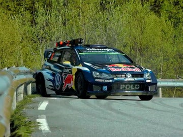 Andreas Mikkelsen pilota su Volkswagen Polo R WRC Andreas Mikkelsen pilota su Volkswagen Polo R WRC