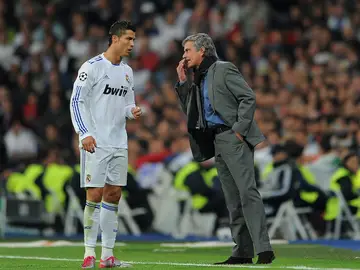 Mourinho charla con Cristiano durante un encuentro Mourinho charla con Cristiano durante un encuentro