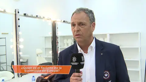 Caparrós, uno de los comentaristas del equipo Champions Total Caparrós, uno de los comentaristas del equipo Champions Total