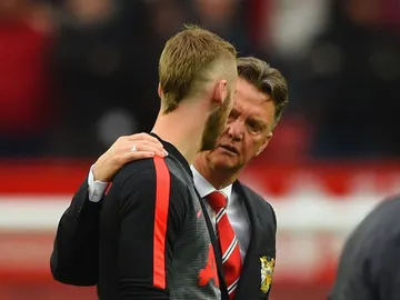 Van Gaal conversa con De Gea Van Gaal conversa con De Gea