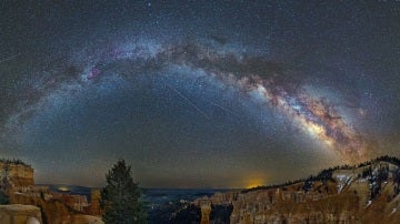 La vía Láctea, un arcoiris nocturno