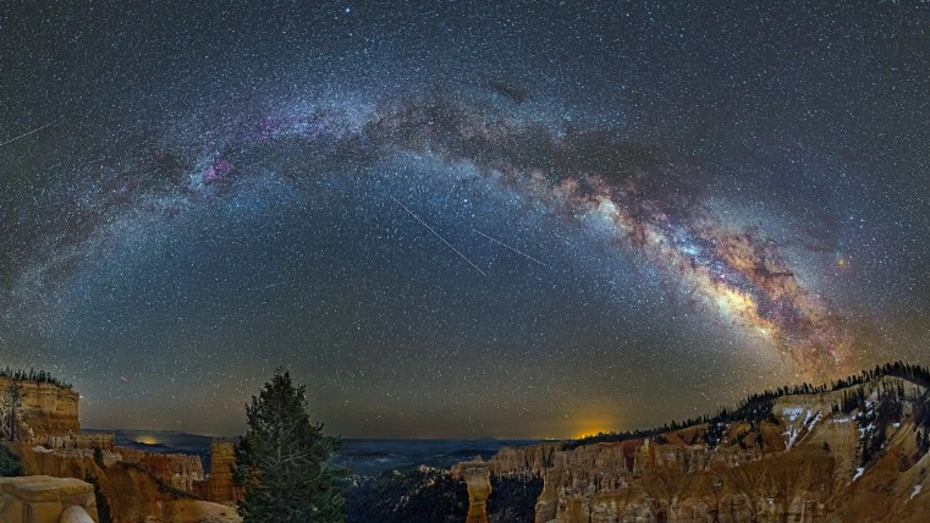 La vía Láctea, un arcoiris nocturno La vía Láctea, un arcoiris nocturno